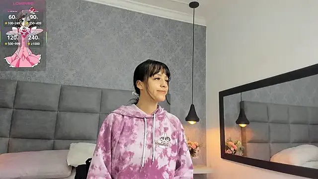 Luna_Bella3 on StripChat