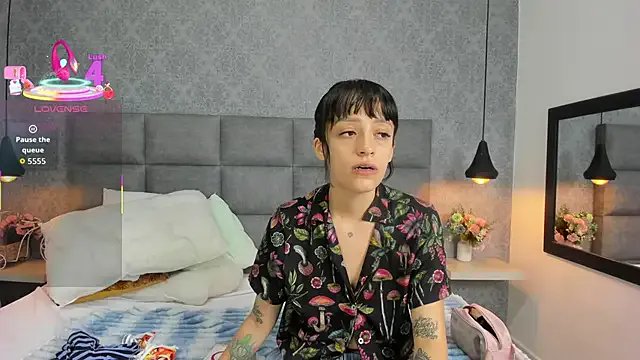 Luna_Bella3 on StripChat