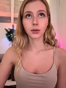 LunaRase on StripChat