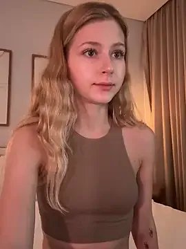 LunaRase on StripChat