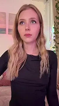 LunaRase on StripChat