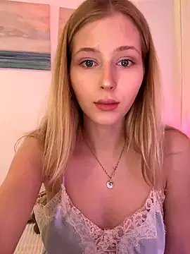 LunaRase on StripChat