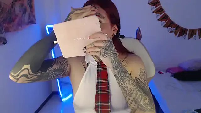 Maddy_Vicius19 on StripChat