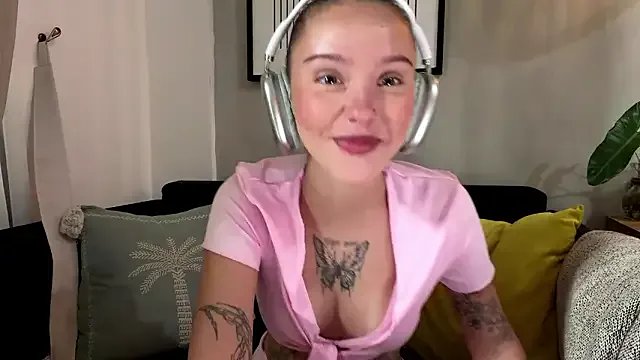 MartinaDeoliveira — finger in pussy