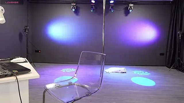 Masha_2002 on StripChat