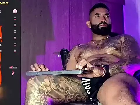 Max-prada on StripChat