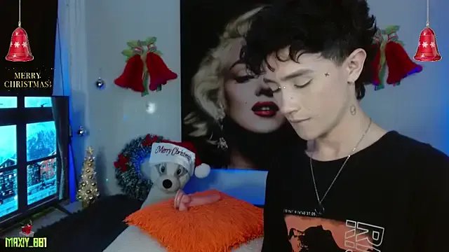 maxiy_001 on StripChat