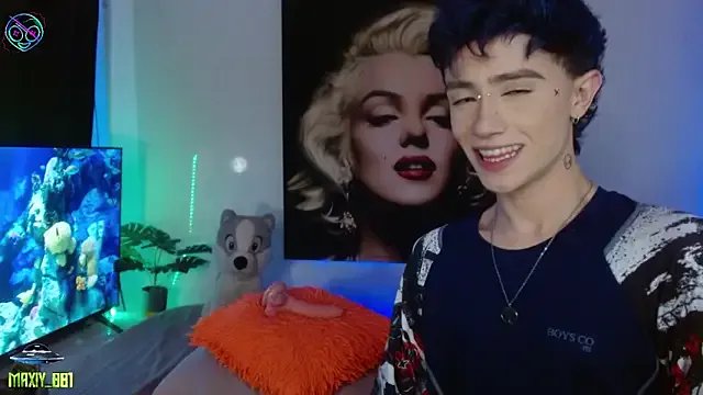 maxiy_001 on StripChat