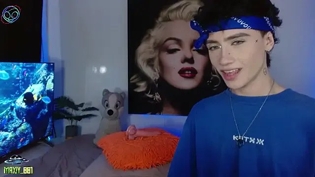 maxiy_001 on StripChat