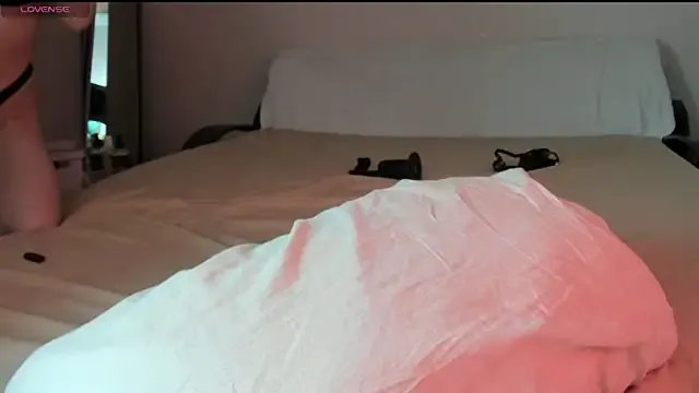 May_Flower on StripChat