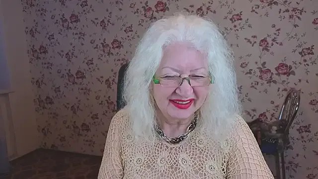 Maya_Mayflower on StripChat