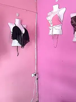 Melany_daring — Full Naked in the counter - Store OPEN