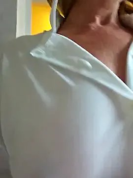 Melody73 on StripChat