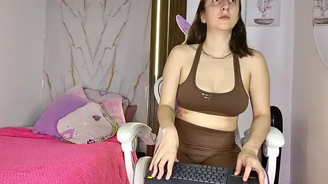 mia_099 on StripChat