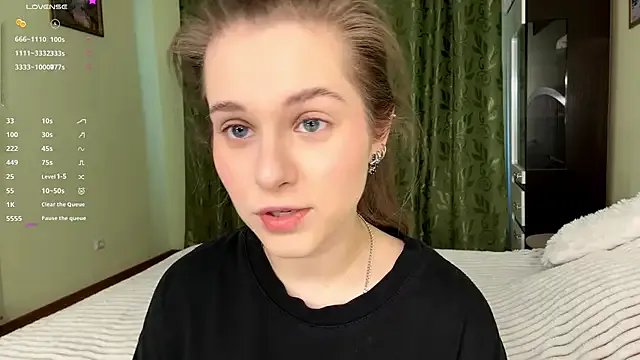 MiaBlanko on StripChat