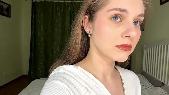 MiaBlanko on StripChat