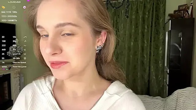 MiaBlanko on StripChat