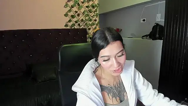 MiaFox_03 on StripChat