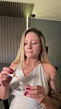 MiaPetit_ on StripChat