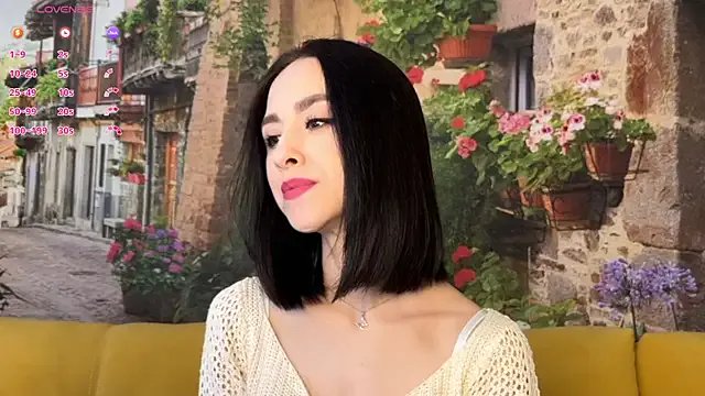 MiaSweetasHoney on StripChat