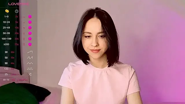 MiaSweetasHoney on StripChat