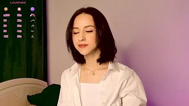 MiaSweetasHoney on StripChat