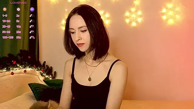 MiaSweetasHoney on StripChat