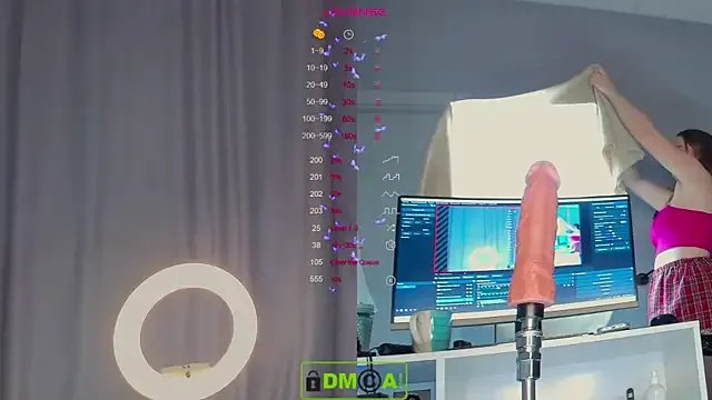 MikaBloom on StripChat