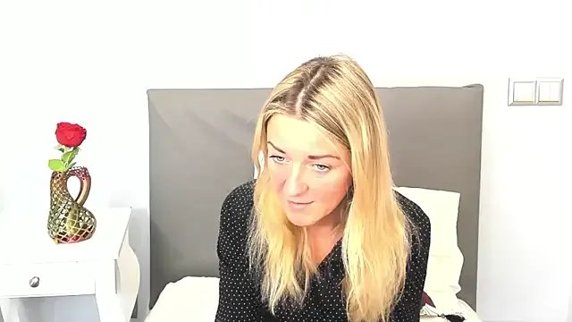 MileyXStar on StripChat