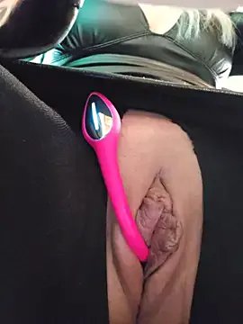 MILFBARBY on StripChat