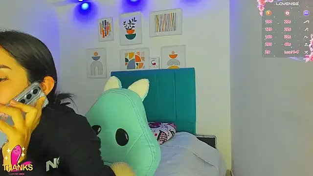 milk_candy18 on StripChat