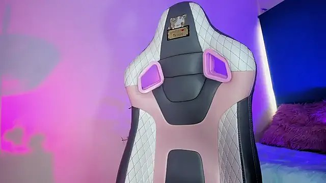 milly_kenner on StripChat