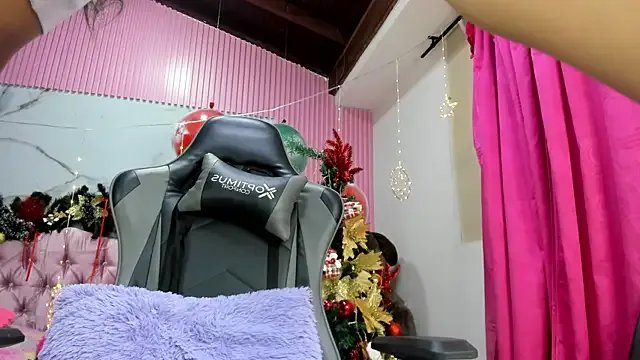 Mindy_19 on StripChat