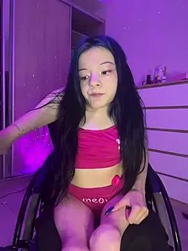 MiniSophiaa on StripChat