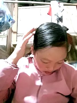 Minkine022 on StripChat