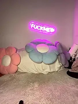 Mona-Peaches on StripChat