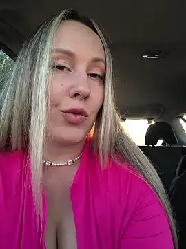 Mona_Plus on StripChat