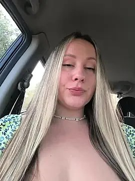 Mona_Plus on StripChat