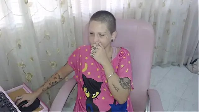 moon_cat85 on StripChat