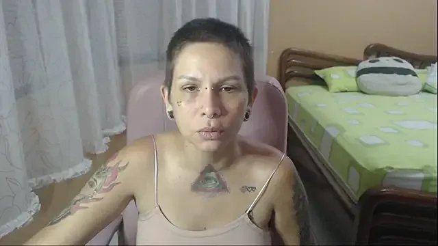 moon_cat85 on StripChat