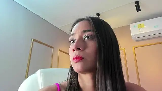 NahimiThompson on StripChat