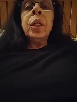 NakedMILFx — Fingers in pussy