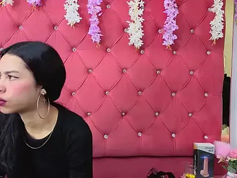 Nanis_James on StripChat