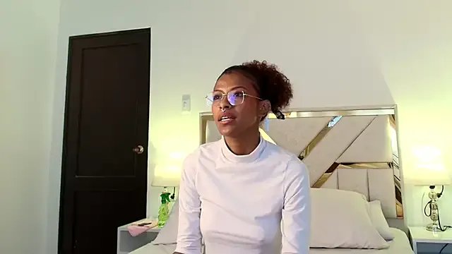 NaomiClay on StripChat