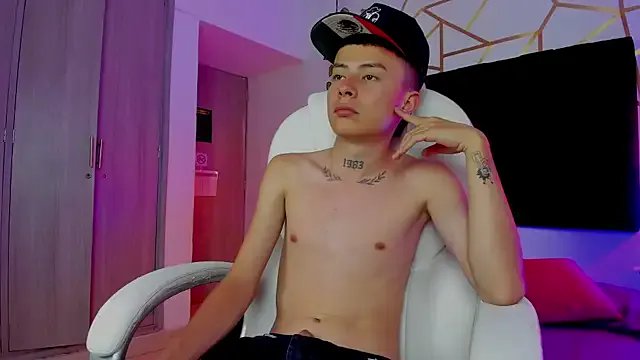 Nascary_Fox on StripChat