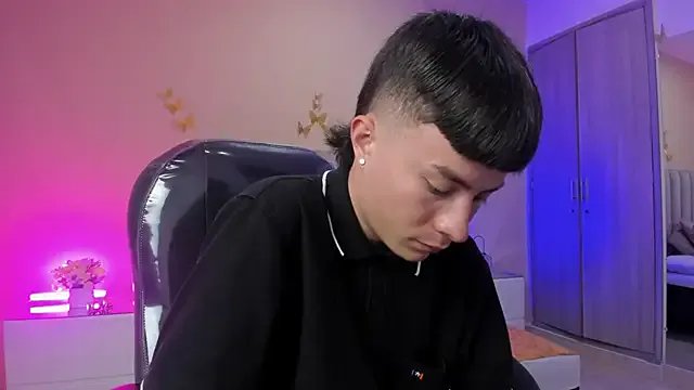 Nascary_Fox on StripChat