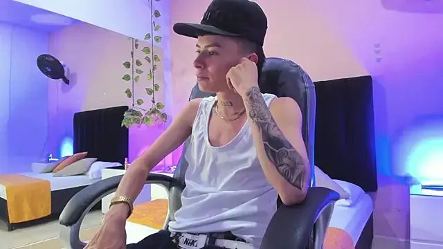 Nascary_Fox on StripChat