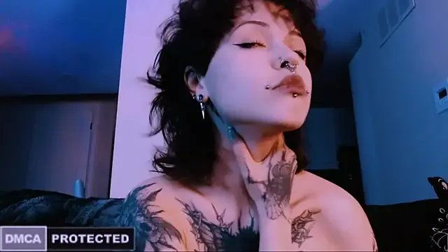 NaughtyLittleFox on StripChat