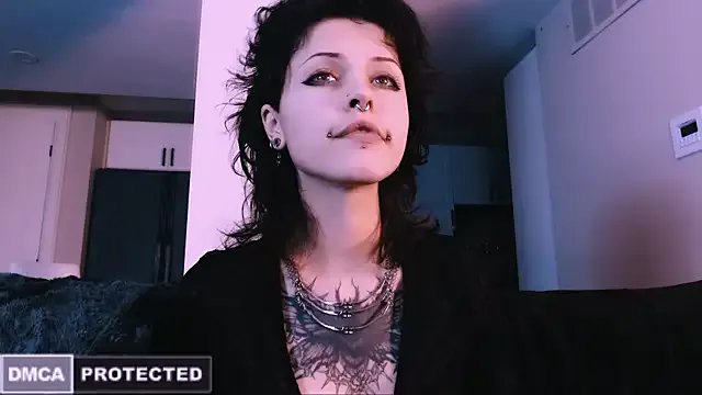 NaughtyLittleFox on StripChat