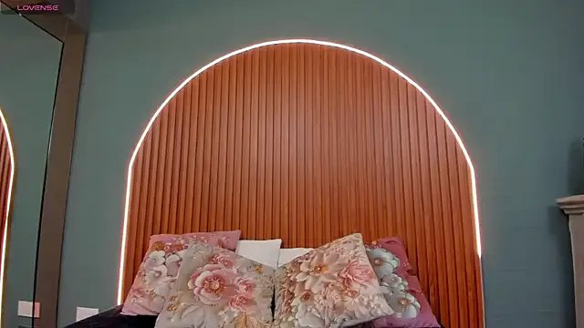 NayeCloud on StripChat